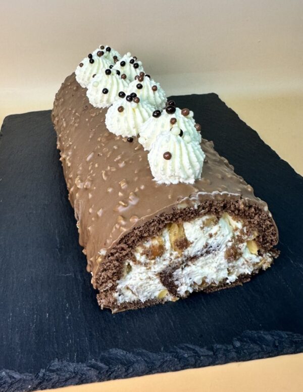 Suklaa-Kinuski pähkinäkääretorttu - Image 3