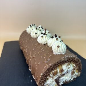 Suklaa-Kinuski pähkinäkääretorttu